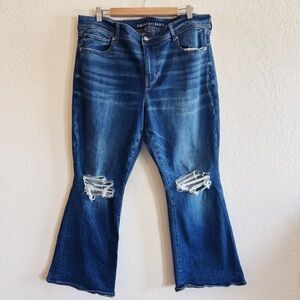 American Eagle | Next Level Stretch Kick Boot | Distressed jeans | 20 Short